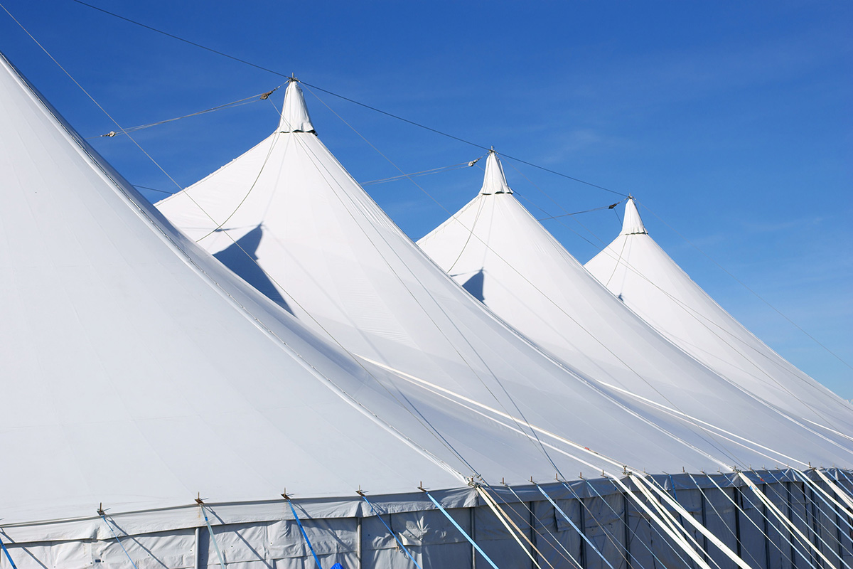 weißes Zelt für Konzerte